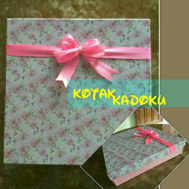 

Kotak Kado Hadiah Cantik dengan Pita 23x21x4 cm