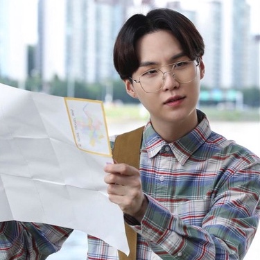 READY  KEMEJA JUNGKOOK DAN SUGA BTS/ kemeja kotak kotak kpop kasual korea styles baca deskripsi