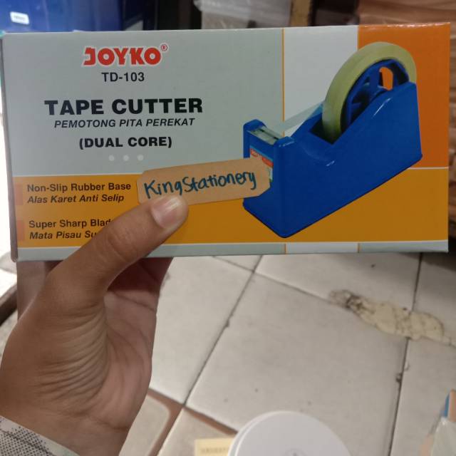 

[ PCS ] Tempat isolasi / Tape cutter/ Dudukan isolasi Joyko TD-103 (warna dikirim acak)