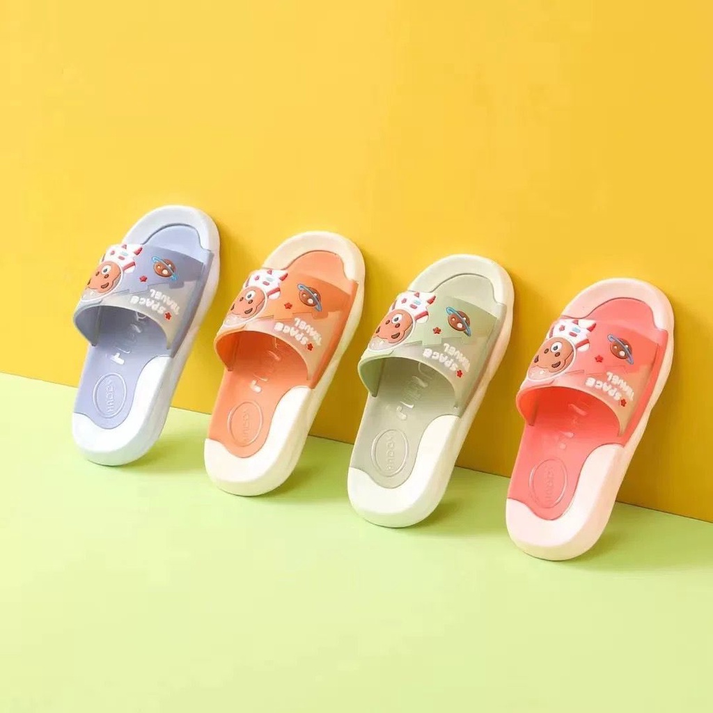 [littlecrab] Sandal Anak Beruang Space Travel Kids Sandals High Quality Astronot Luar Angkasa Colorful Biru Hijau Orange Merah Sandal Selop Anak Lucu Berkualitas Sandal Motif Unik Anti Slip Semi Transparan Korean Style