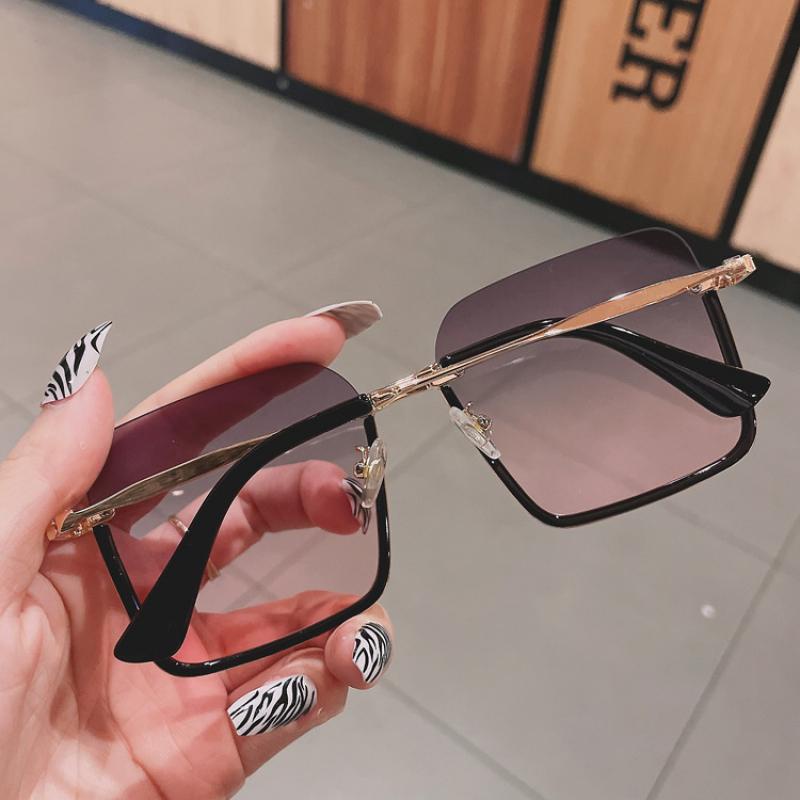 Kacamata Hitam Oversized Model Half Cut Frame Bahan Metal Untuk Wanita