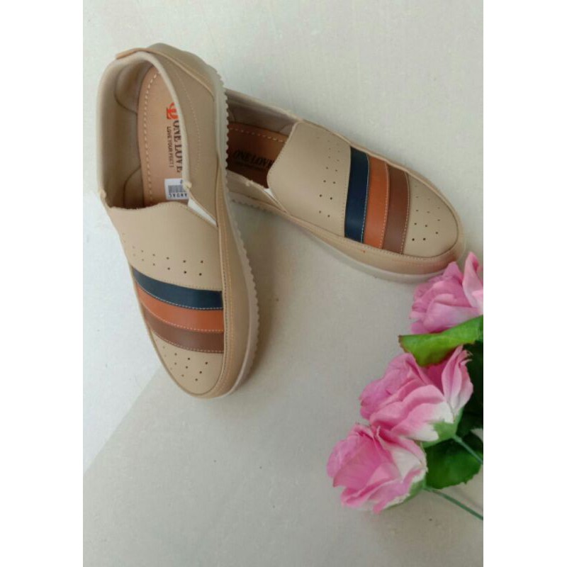 Sepatu One Love Sepatu Wanita