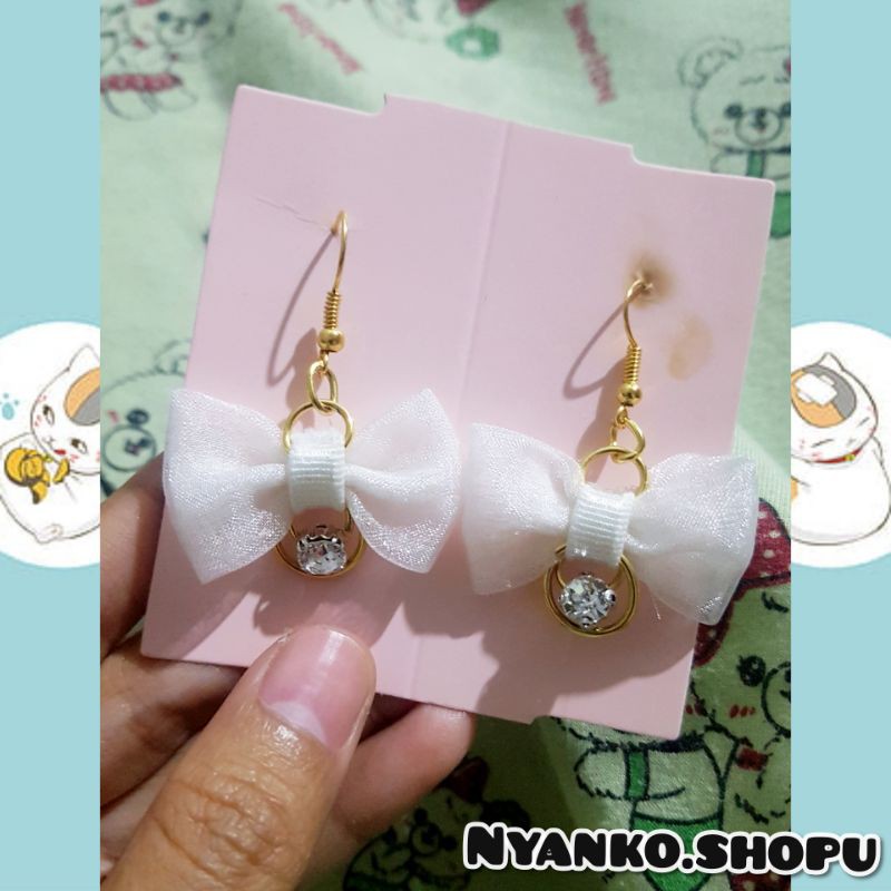 Anting Putih Emas Berlian Imitasi Aksen Pita Untung Acara Wedding