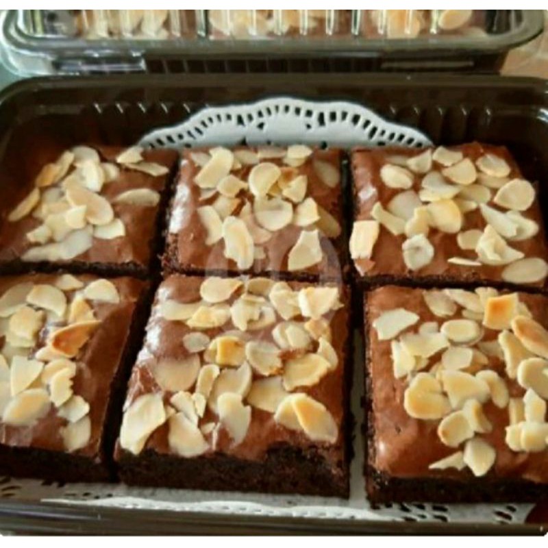 

Brownies Bakar/ Brownies Almond/ Brownies Fudgy / Brownies Panggang / Fudge Brownie / Brownies Murah