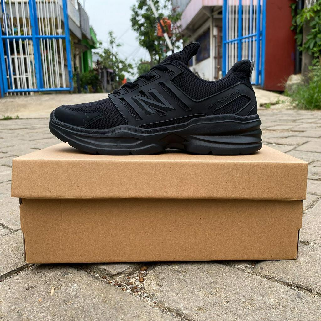 Diskont Sepatu Hitam Polos Sepatu Running Sneakers Pria Sepatu Olahraga Ukuran 44