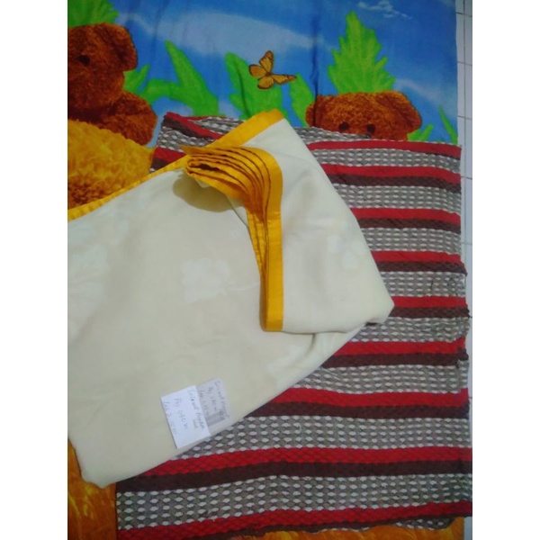 HRG UTK 2 ITEM PL selimut handuk hangat kuno. Ukuran ada di gbr kedua ya, kuno punya jadi langka