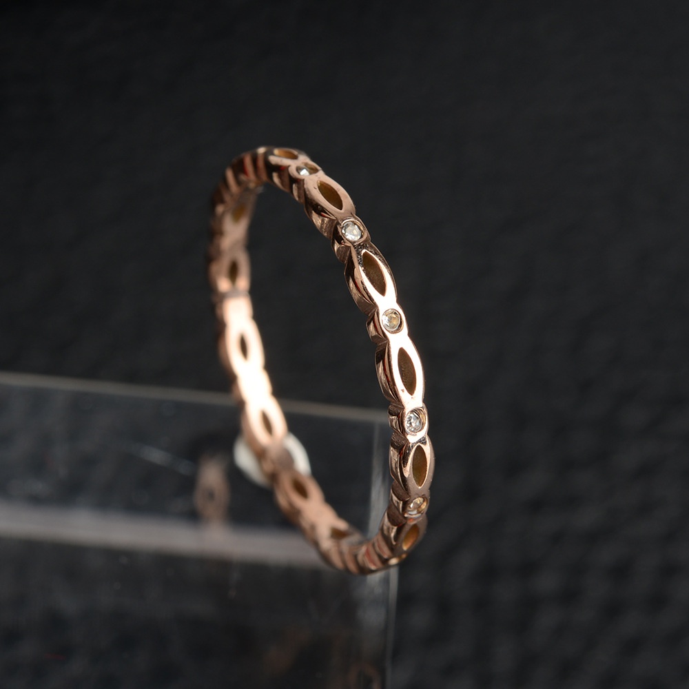 Cincin Berlian Kristal Bahan Titanium Steel Warna Rose Gold Silver Untuk Wanita