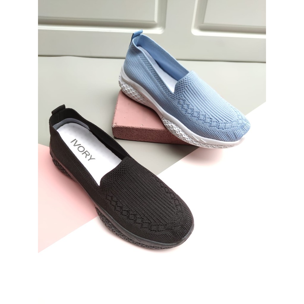 IVORY Sepatu Wanita Slip On Rajut Import U99-2