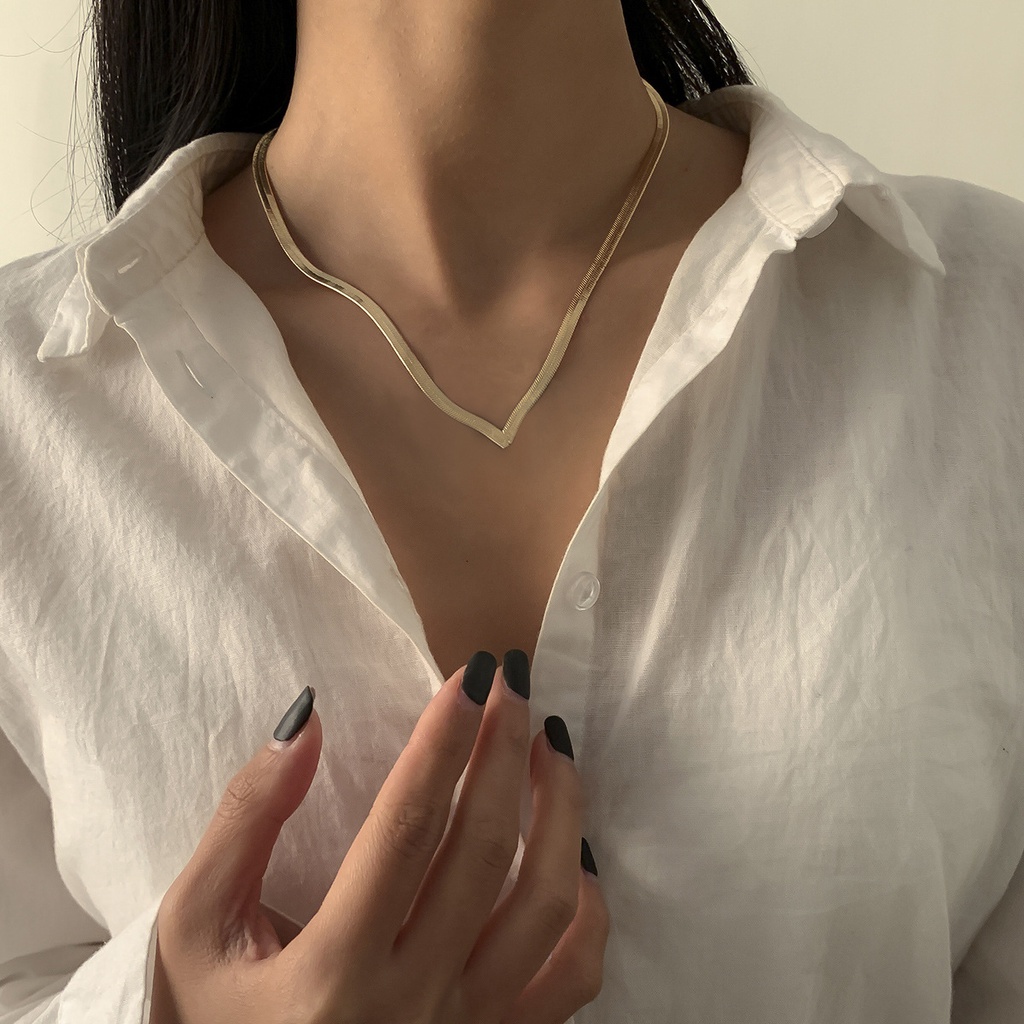 [Women Minimalist Copper Flat Snake Chain Torques Choker Necklace] [Ladies Simple Short Punk V-Shaped Collar Personality Clavicle Necklaces] [Girlfriends Gifts Party Jewelry Accessories]