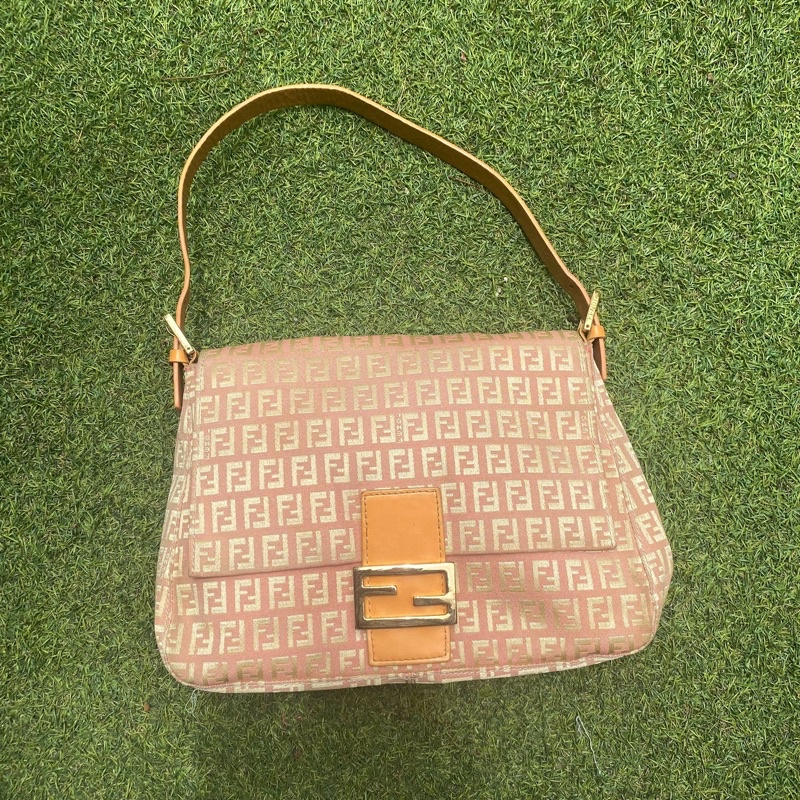 Vintage Fendi mamma baguette