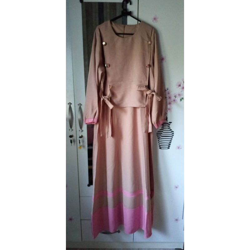 Preloved Gamis Elegan Warna Nude