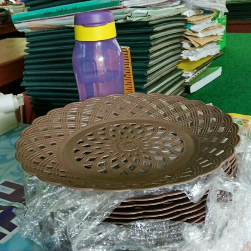 Piring rotan / piring rotan plastik / piring anyaman motif rotan / 1 lusin isi 12 piring rotan plast