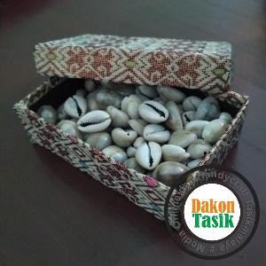 DT-16072 Biji Kerang/Kuwuk kerang laut asli PLUS BOX untuk main dakon/congklak