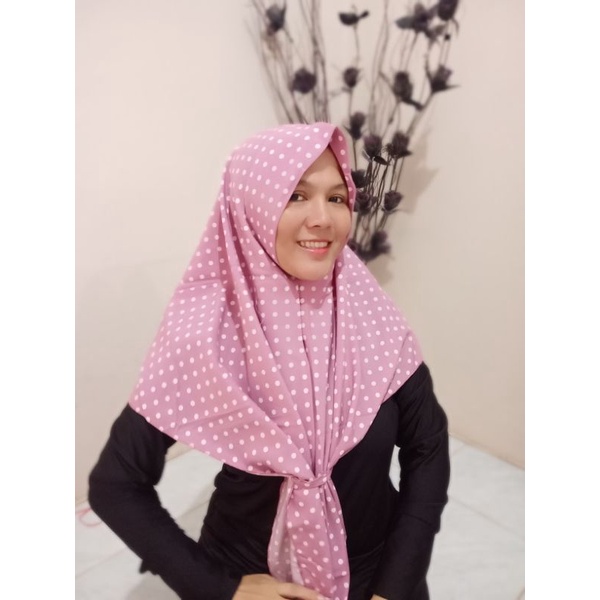 Hijab segitiga instan motif