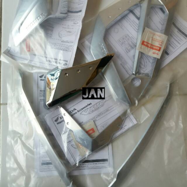 Aksesoris vario 150 old 2016 silver