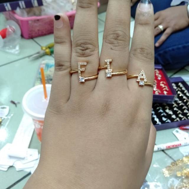 Cincin inisial / cincin nama / cincin