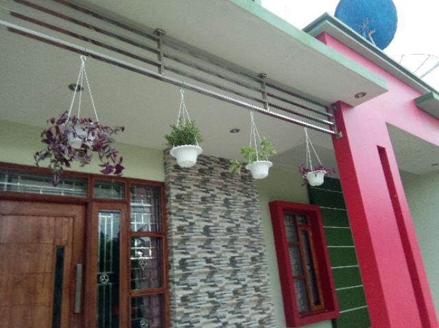 Bunga Gantung Lipstik Oranye