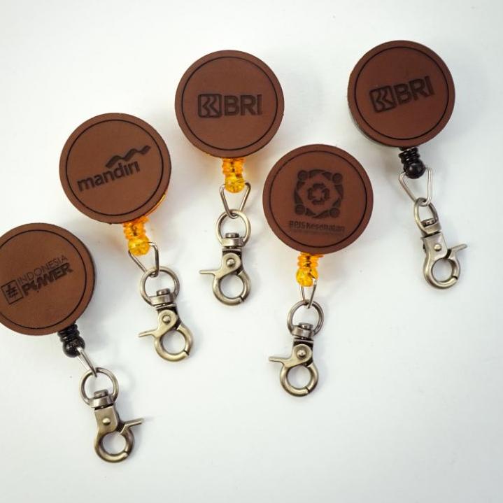 

coder8R2d-- Jepit Nametag/Id card model yoyo lapis kulit