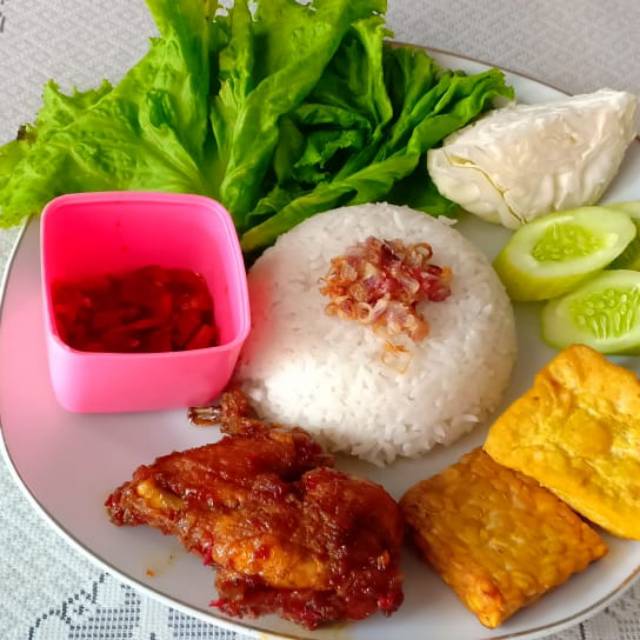 

Paket nasi ayam kecrek