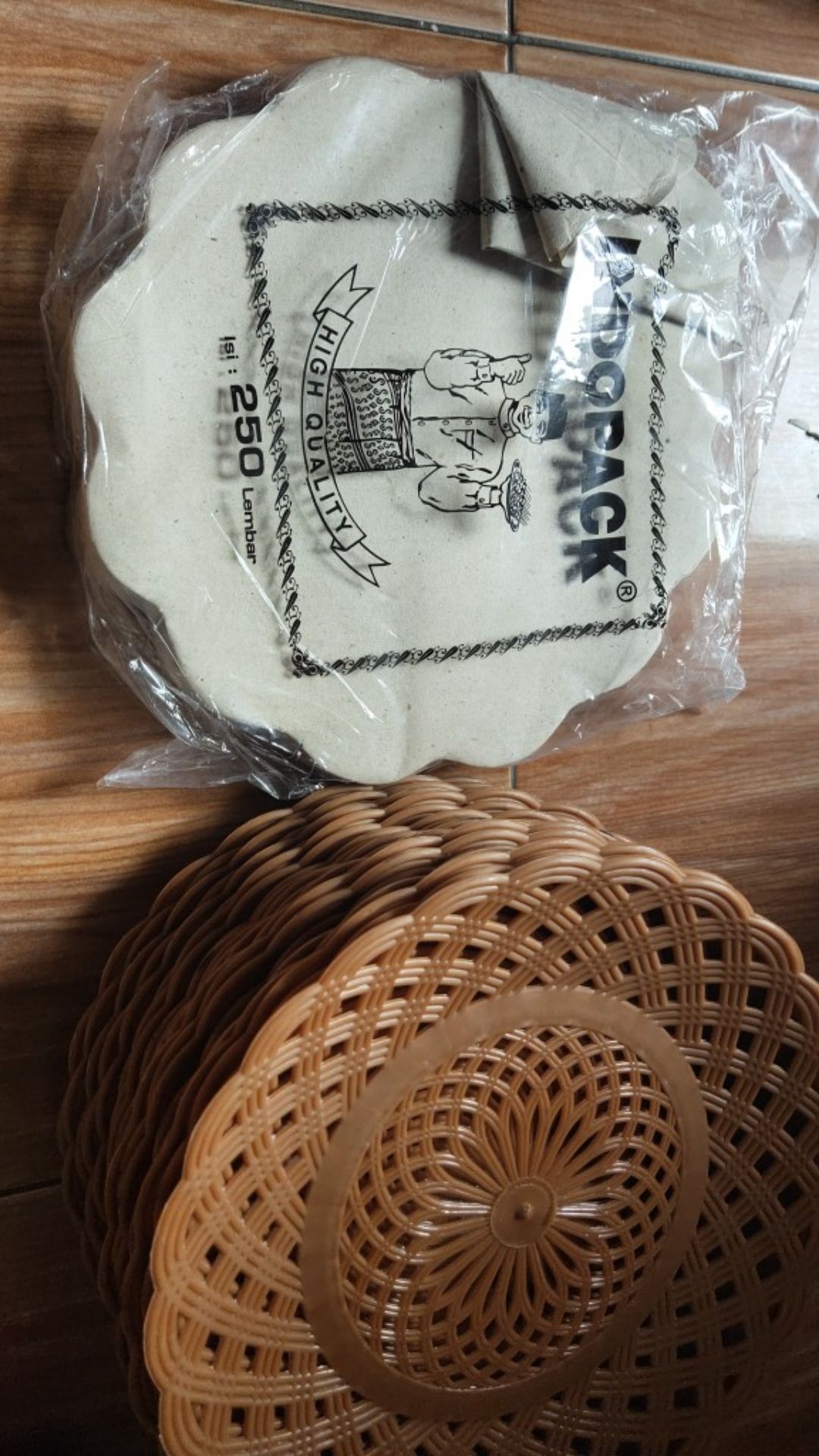 Piring Anyam Rotan Plastik 1pcs