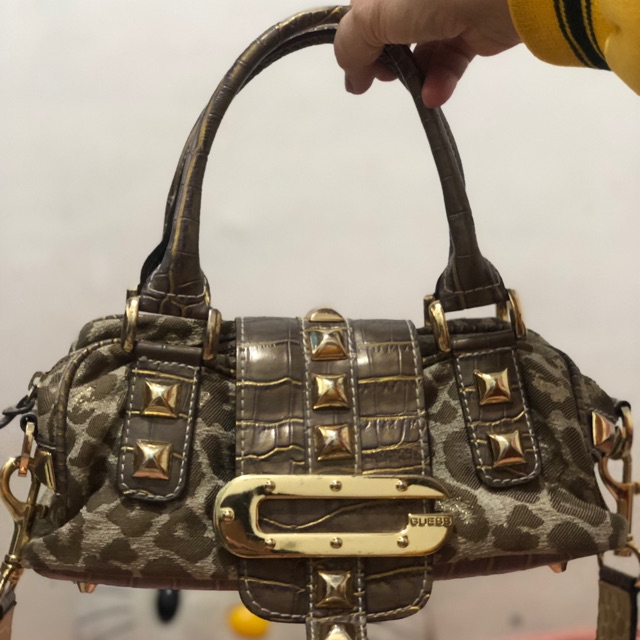 [PRELOVED] tas guess original motif loreng SLING BAG & HAND BAG BRANDED