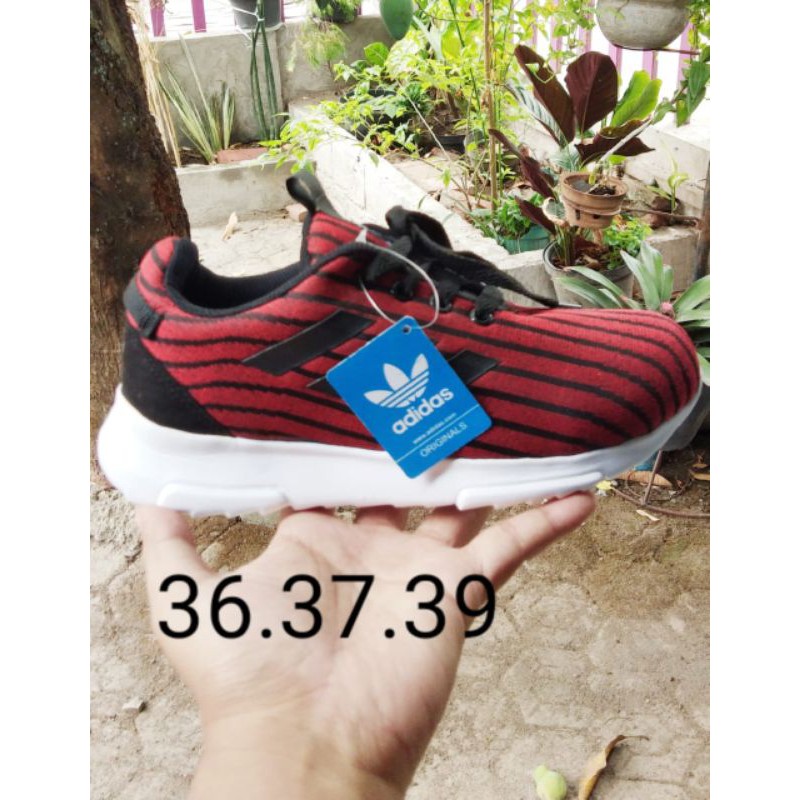 Sepatu Sneaker Sport