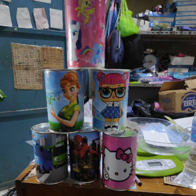 Celengan gambar karakter dan batik