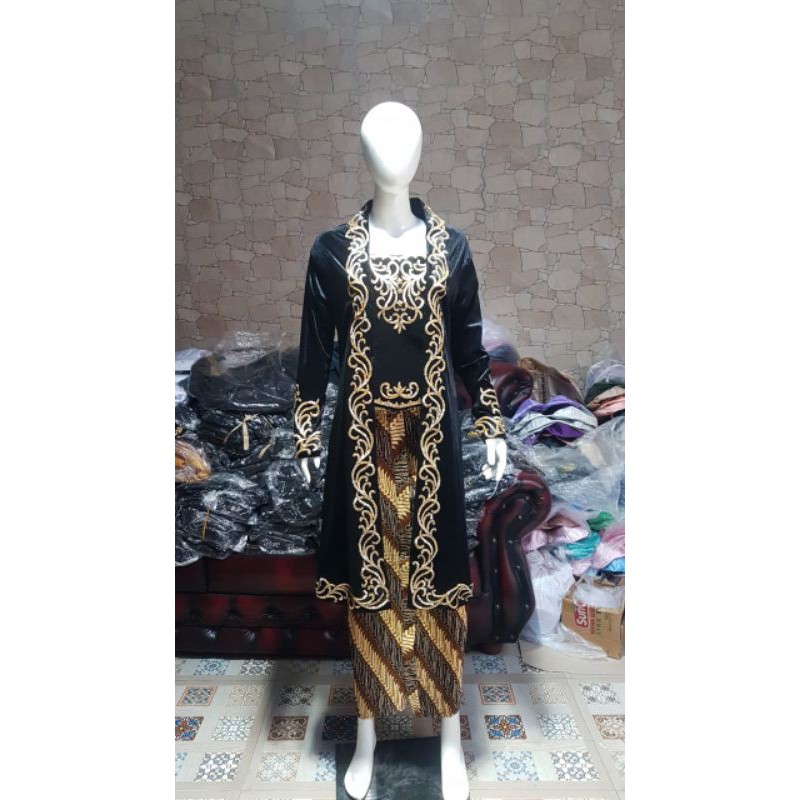 kebaya bludru selulut