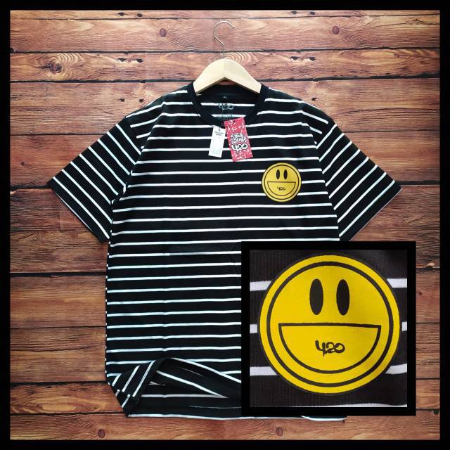 Kaos distro T-SHIRT trendy original //420//fourtwenty // terlaris