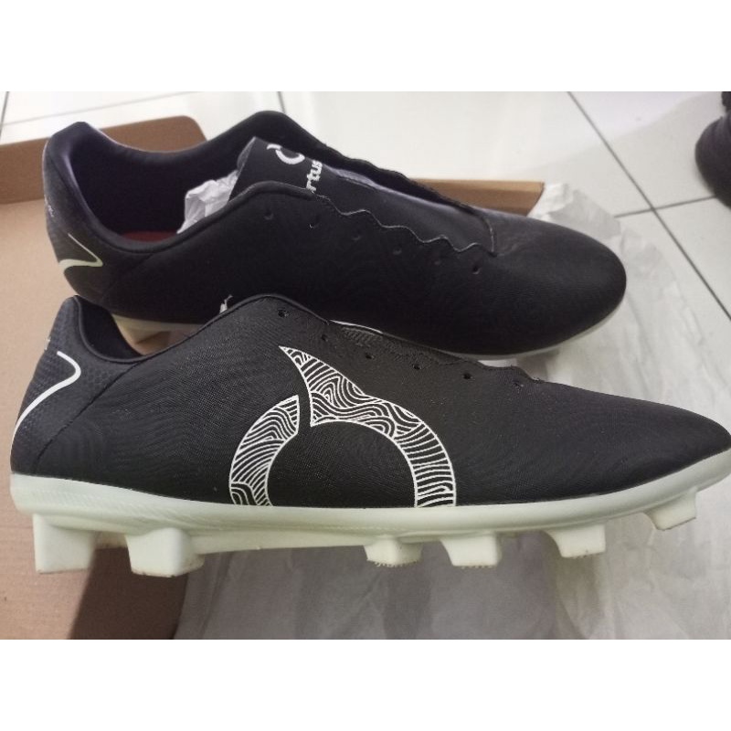 Sepatu Bola Ortuseight Ori