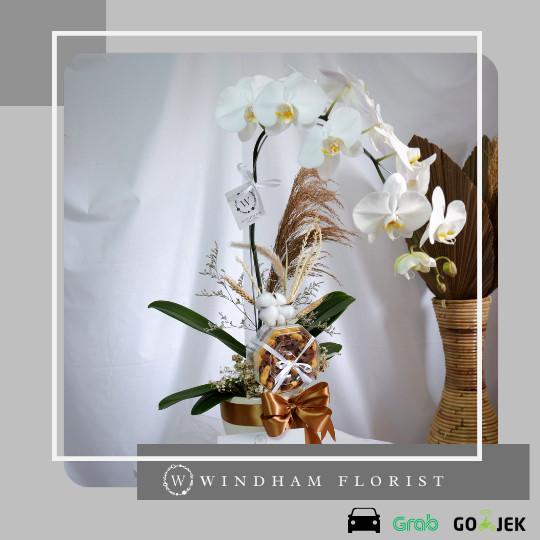 

Hampers | Hampers Vase Bunga Anggrek Asli Dan Kue Kering