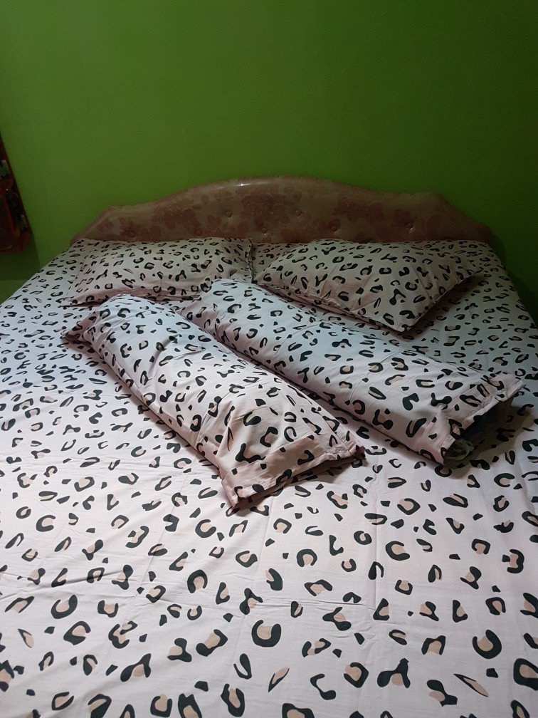 Sprei Magenta Leopard Pink