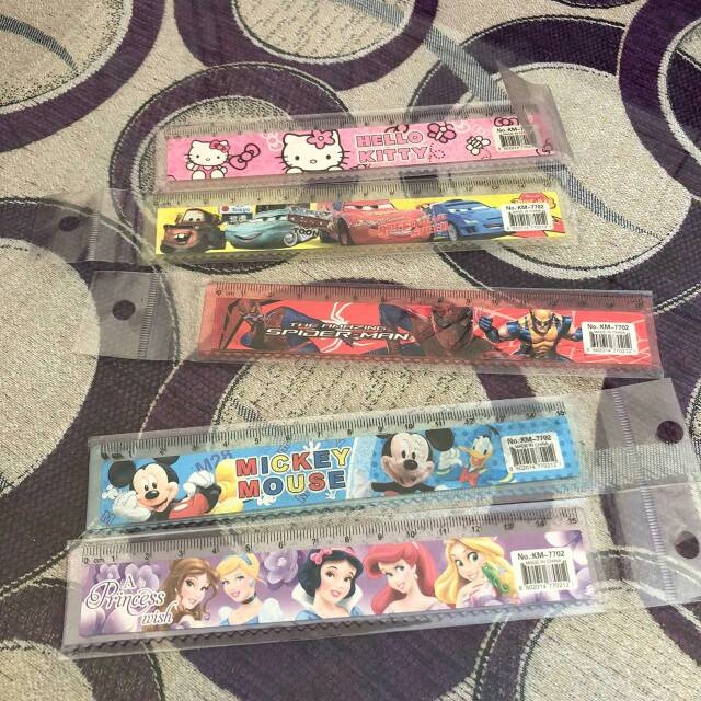 

8 Pcs Penggaris 15cm, motif campur tidak di jual satuan