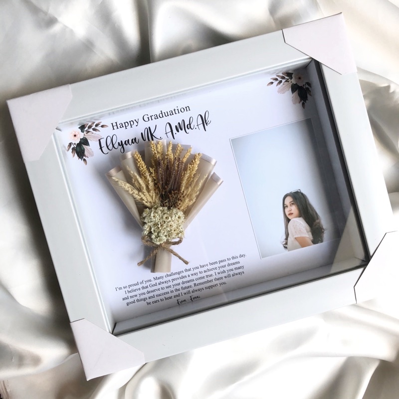 Frame 3D Pigura 3D Dried Flower Hadiah Wisuda