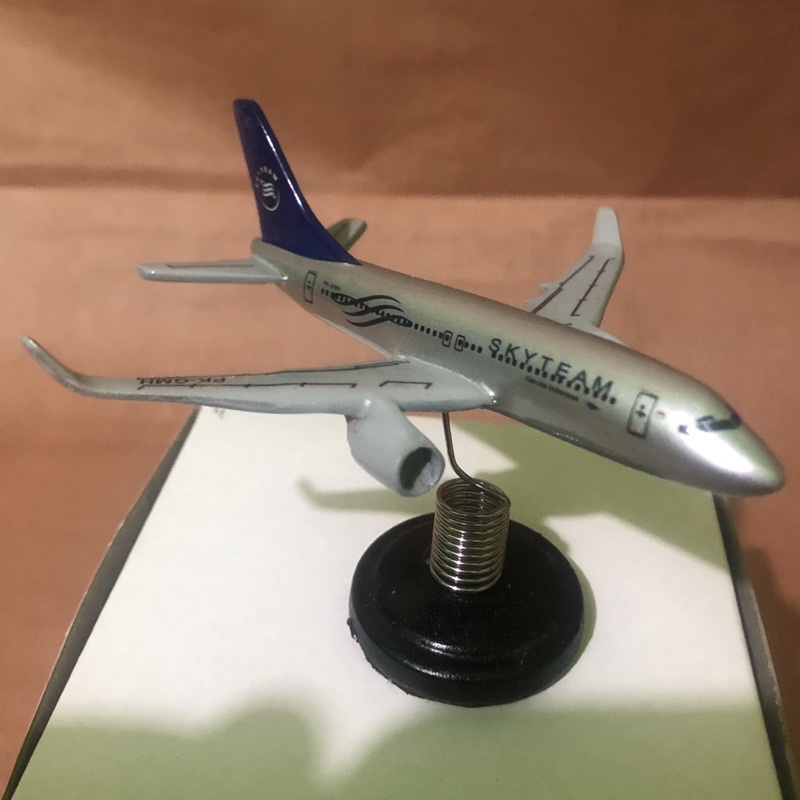 miniatur pesawat per Garuda skyteam