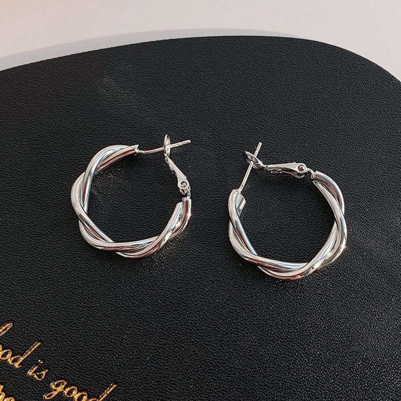 Fashion geometric twist earrings personality simple metal earrings 210807