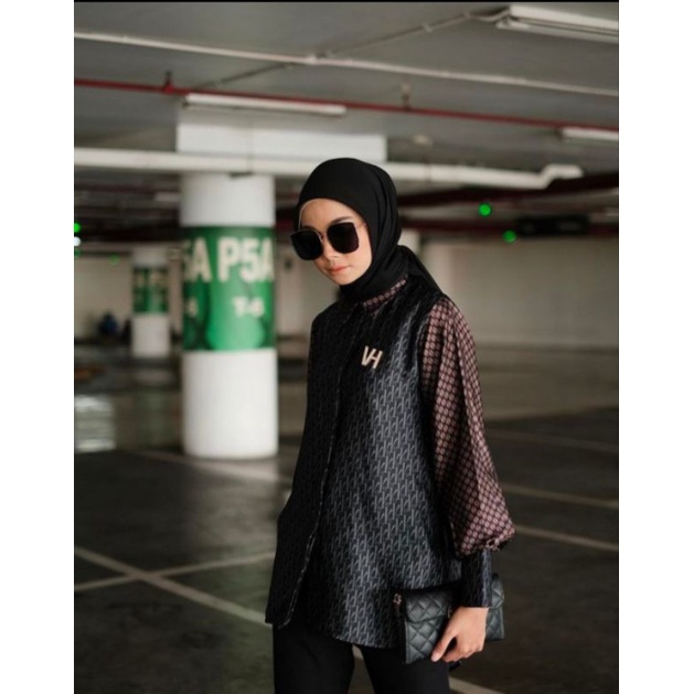 Monogram Shirt Vanilla Hijab Black M