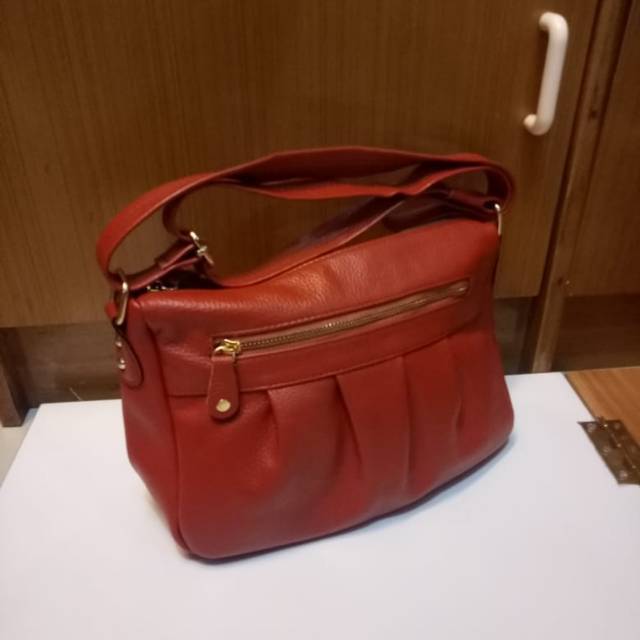 TAS SELEMPANG WANITA KULITBASLI REMPEL MERAH BATA