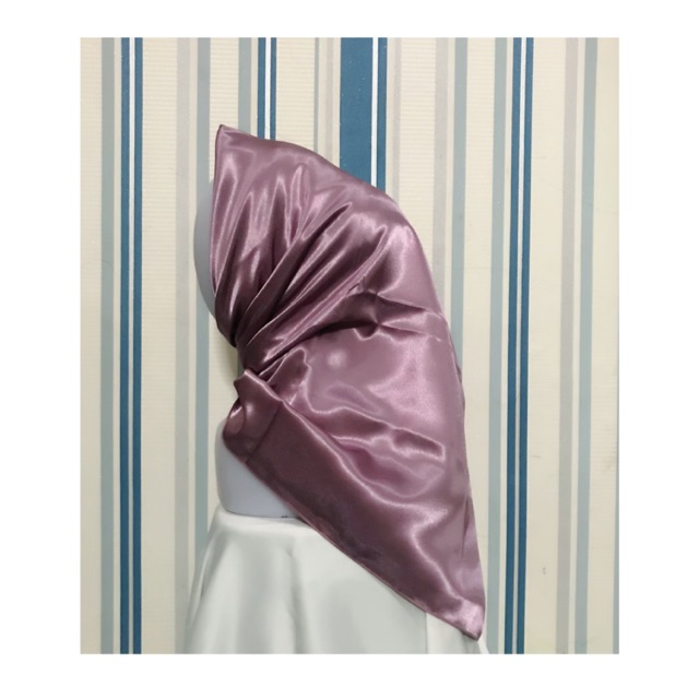 Hijab segi empat satin warna mauve