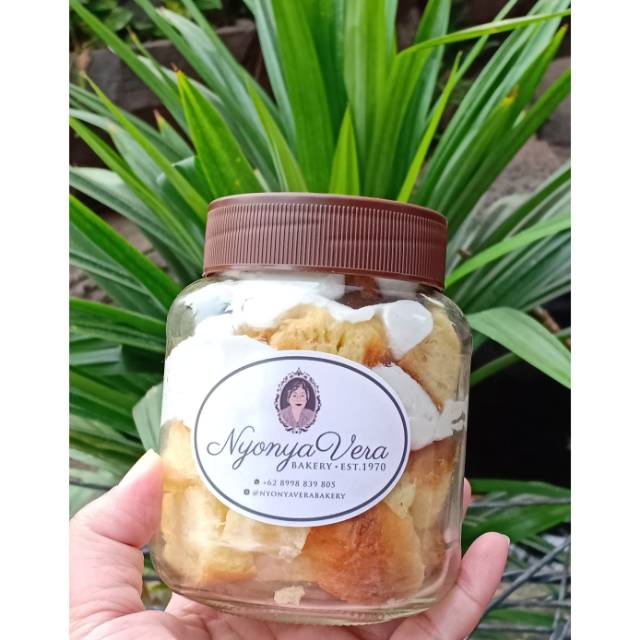 

Roti sobek Jadoel (Bread in a Jar)