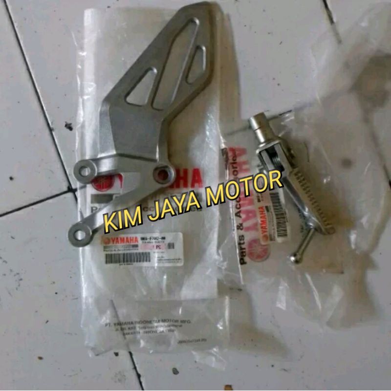 FOOTSTEP DEPAN KIRI NEW R15 V3 ORIGINAL