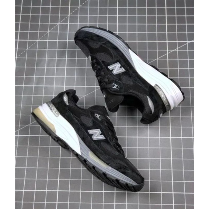 Autentik New Balance NB992 Sepatu Olahraga Pria/Wanita Sneakers Warna Hijau Zaitun/Hitam/Ta