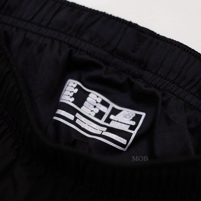 PRIA-LARI-CELANA- CELANA PENDEK NEW BALANCE ACCELERATE INSEAM 5 BLACK ORIGINAL - S -CELANA-LARI-