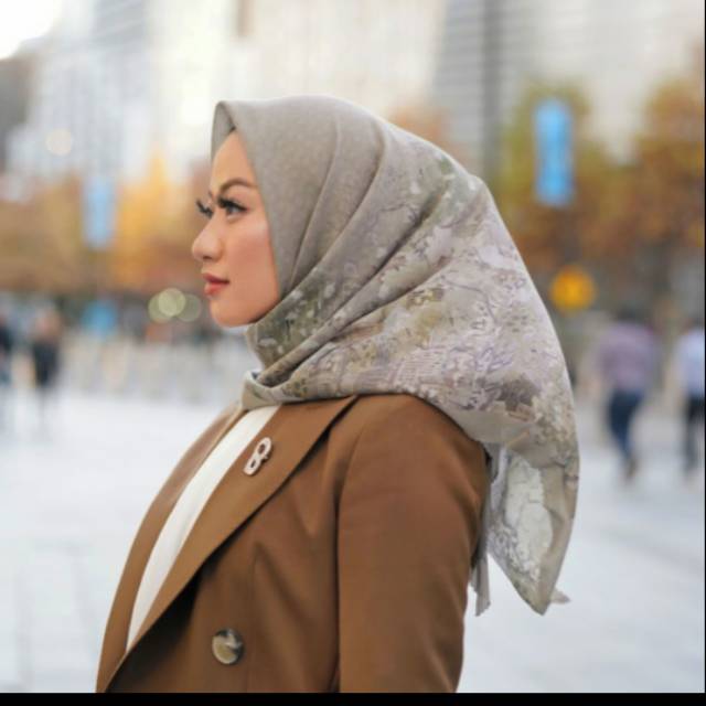 Buttonscarves new york reborn in Soho