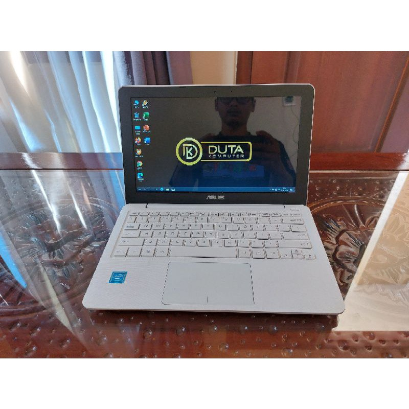 Laptop Netbook Asus  Lenovo HP  Acer 12 inci SSD