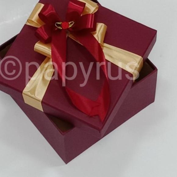 

PAPYRUS 15x15 Tinggi 10cm Kotak Kado Gift Box Hadiah KOTA KADO