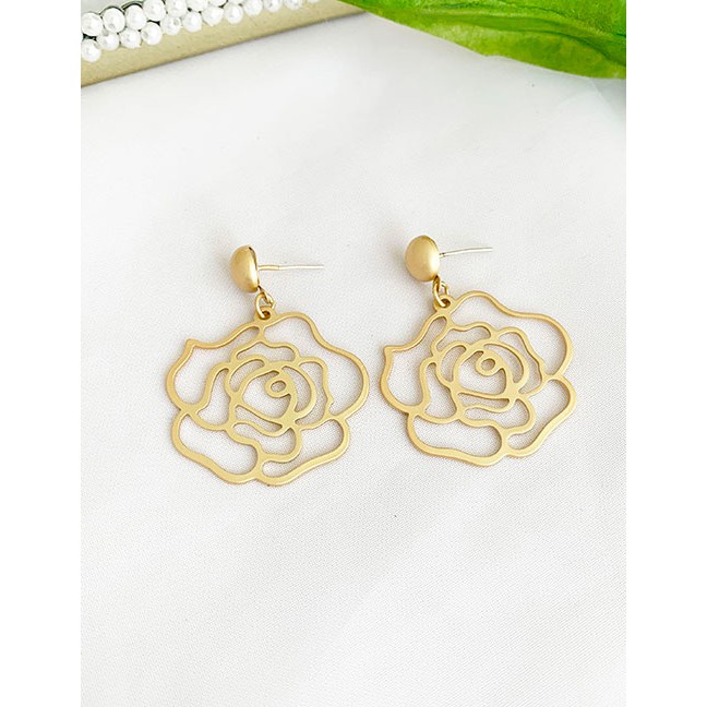 LRC Anting Tusuk Fashion Color Alloy Hollow Flower Stud Earrings D63496