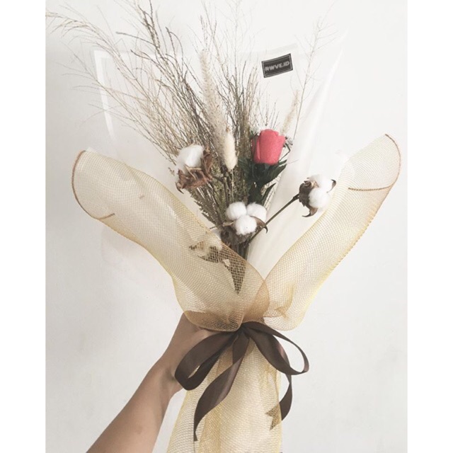 

Dried Flowers / white gold