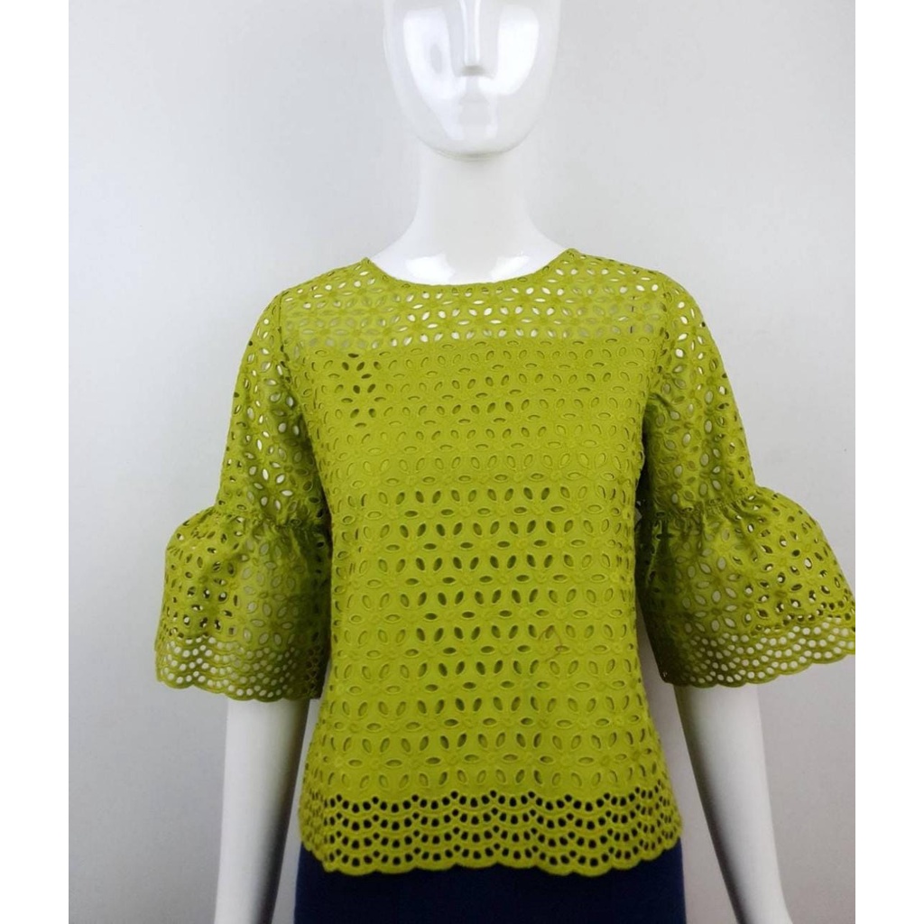 Pink Boutique blus katun bordir motif bolong-bolong