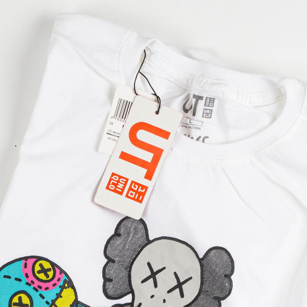 KAOS UNIQLO x KAWS FULL TAG / Kaos Distro Graphic Tee Baju Tshirt Uniqlo Tee